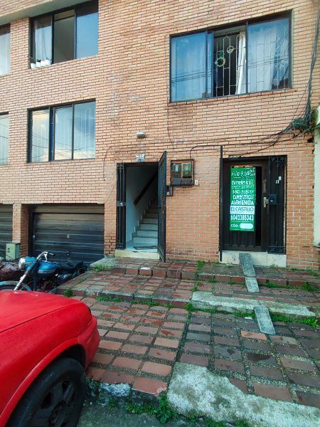 Casa en arriendo Antioquia Medellín Santa Teresita 120 m2 Habitaciones 4 Baños 2 Garajes 0 Precio $2800000