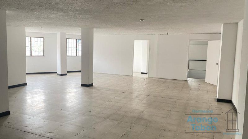 Local en venta Antioquia Medellín Rosales 188 m2 Habitaciones 0 Baños 2 Garajes 0 Precio $480000000