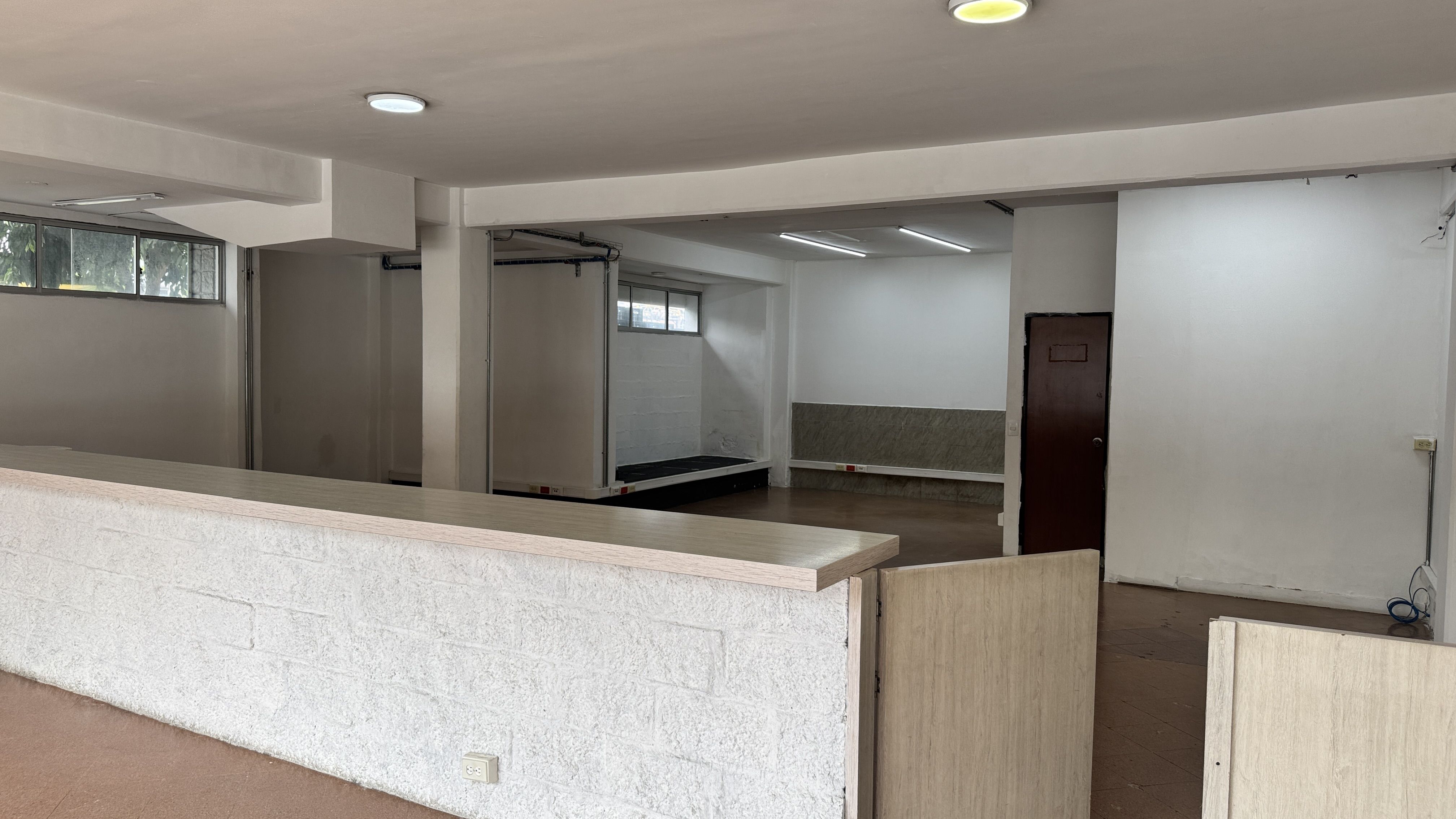 Bodega en arriendo Antioquia Medellín La Aguacatala 400 m2 Habitaciones 0 Baños 0 Garajes 2 Precio $18500000