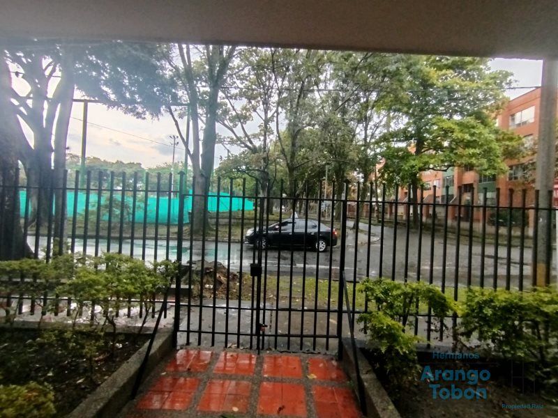 Casa en arriendo Antioquia Medellín Las Mercedes 300 m2 Habitaciones 4 Baños 3 Garajes 1 Precio $6500000
