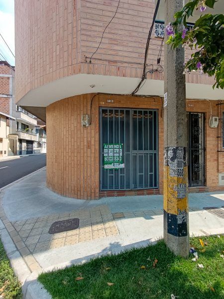 Local en arriendo Antioquia Medellín Los Alpes 12 m2 Habitaciones 0 Baños 1 Garajes 0 Precio $1200000