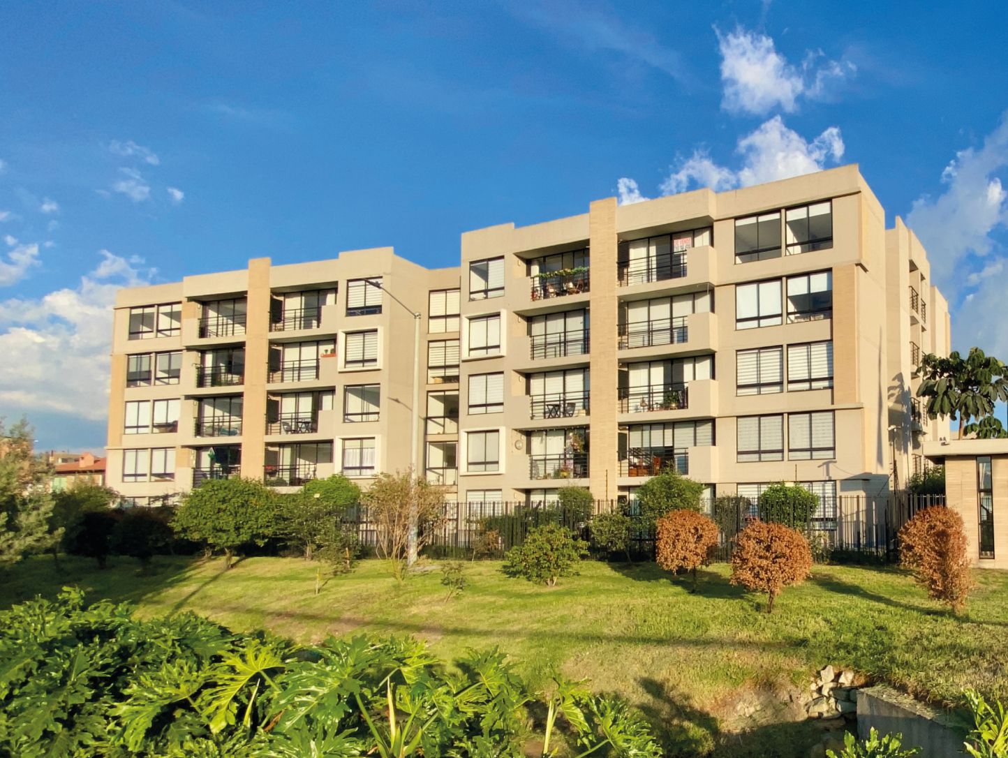 en undefined Undefined Undefined Undefined 51 m2 Habitaciones 3 Baños 2 Garajes 1 Precio $383000000