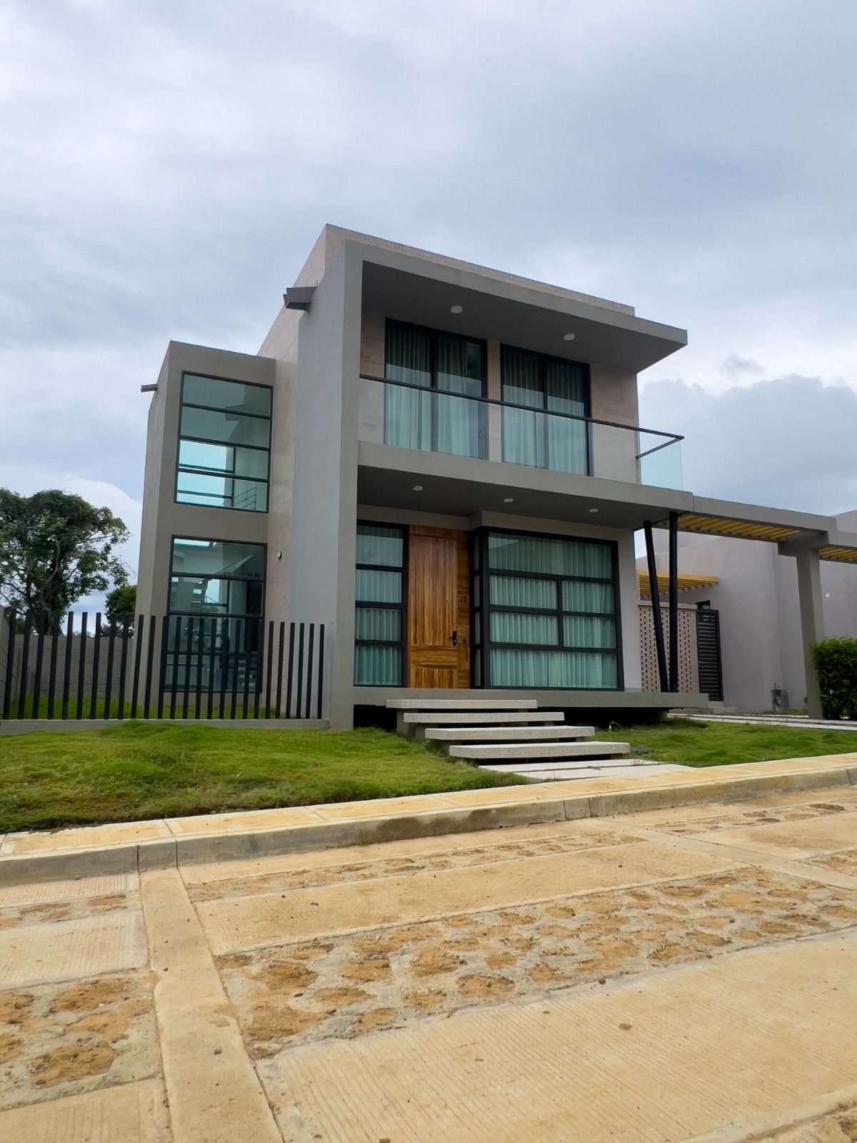 en undefined Undefined Undefined Undefined 146 m2 Habitaciones 3 Baños 3 Garajes 2 Precio $720000000